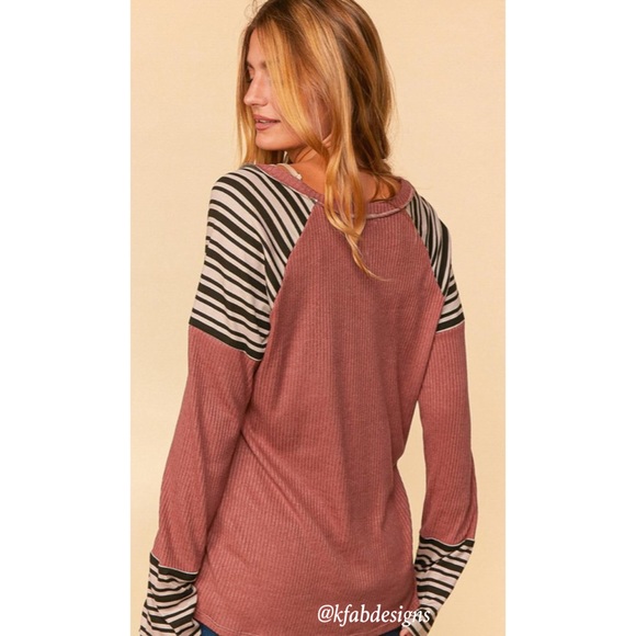 ❤️LAST! V Neck Banded Sweater Top, Color Block, Raglan with Thumb Hole! - Picture 8 of 9